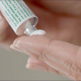 cách chữa móng chọc thịt tại nhà
